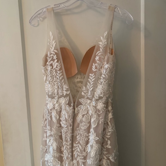 Maggie Sottero Greenley Wedding Dress size 4 (ivory over soft nude) - Picture 7 of 16